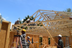 Inmate Construction Academy setting trusses
