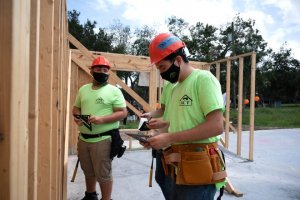 Leesburg High School students first day on site