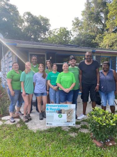 publix group photo with homeowner